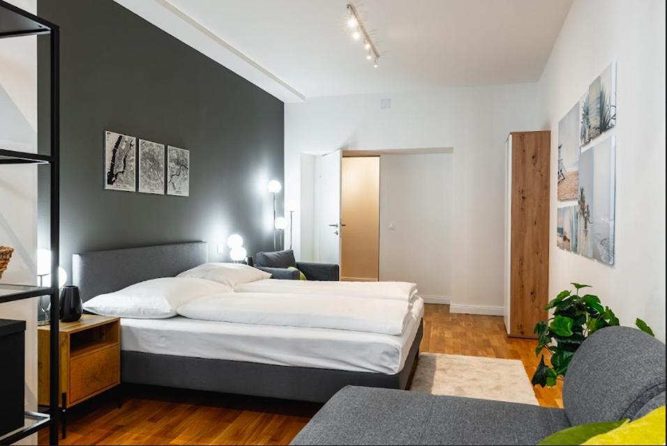 Authentic Apartment Next To Schwedenplatz Vienna Exterior photo
